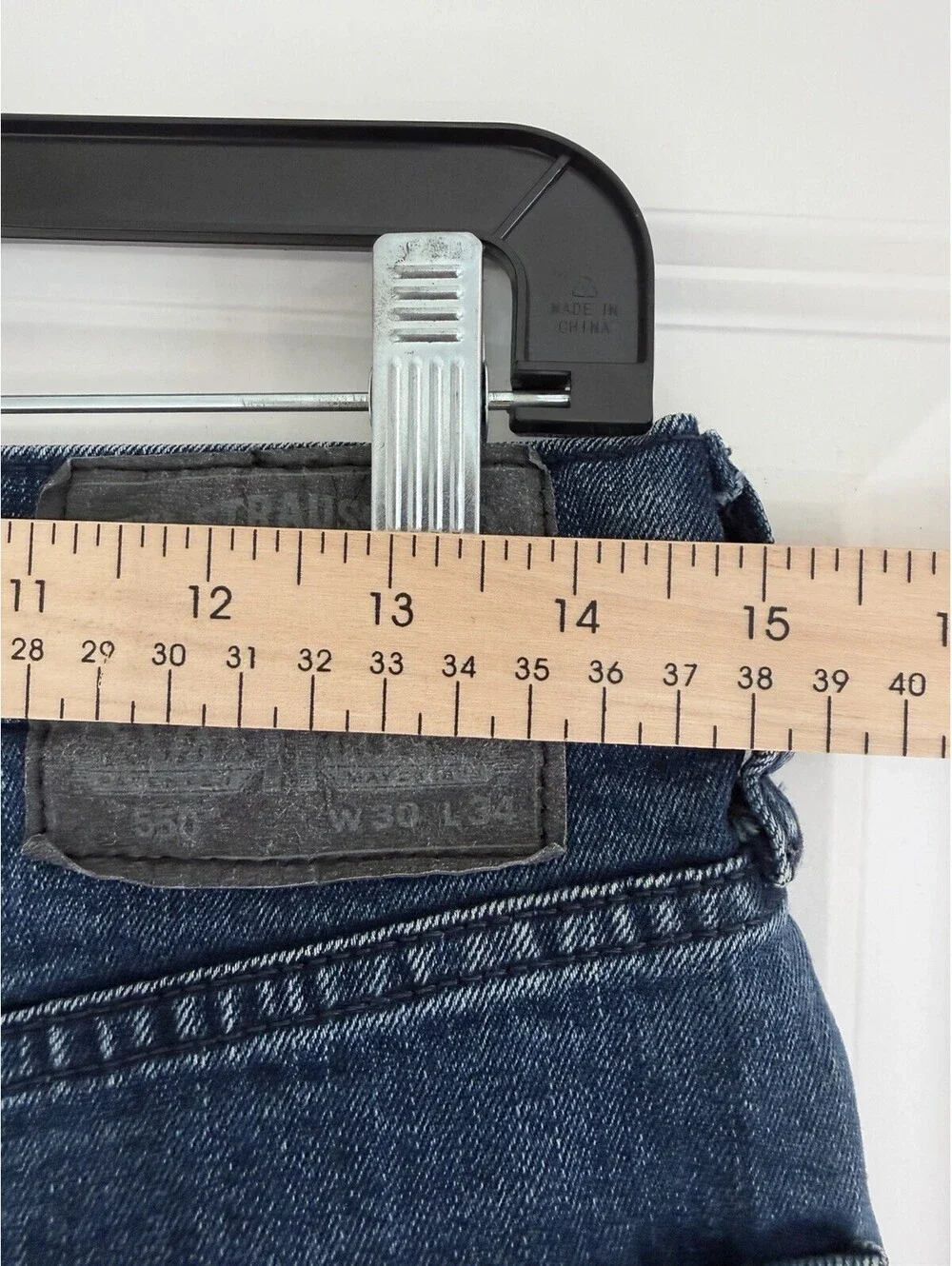 Levis 550 Relaxed Fit Jeans 30x32 Tapered Leg Dark Blue 90s Unisex